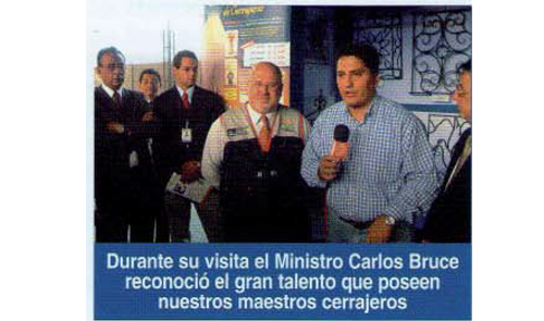 Durante su visita el Ministro Carlos Bruce reconoció el gran talento que poseen nuestros maestros cerrajeros - Aceros Arequipa